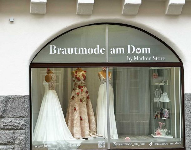Schaufenster Brautmode am Dom