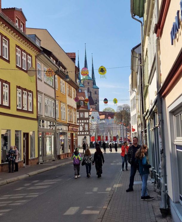Kettenstrasse-Osterschmuck