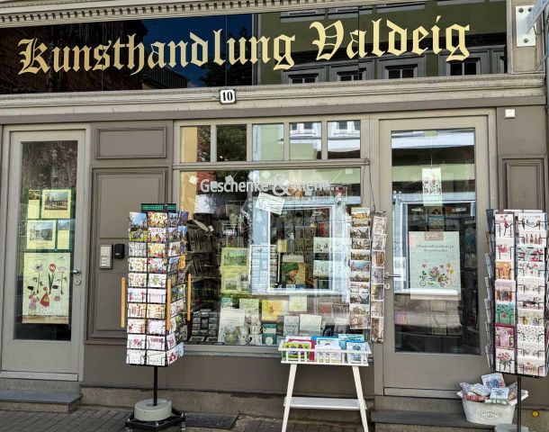 Kunsthandlung Valdeig Außenansicht und Gemälde Domplatz