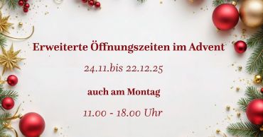 Schild mit Hinweis, dass im Advent auch am Montag geöffnet ist
