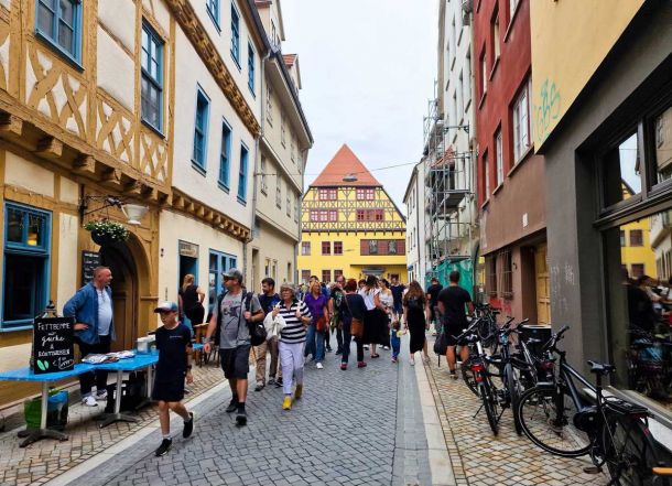 Besucherandrang-Straßenfest-GroßeArche